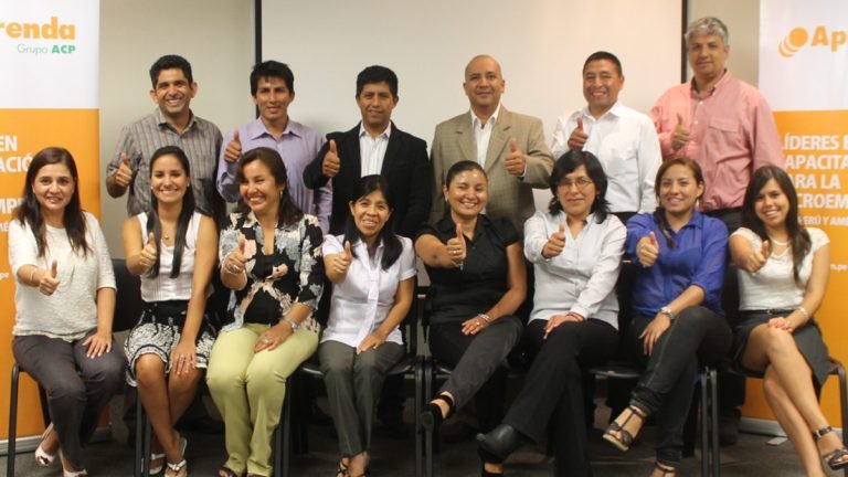 Aprenda culmina con éxito el Programa Éxito: 1,959 jóvenes beneficiados en siete regiones del país