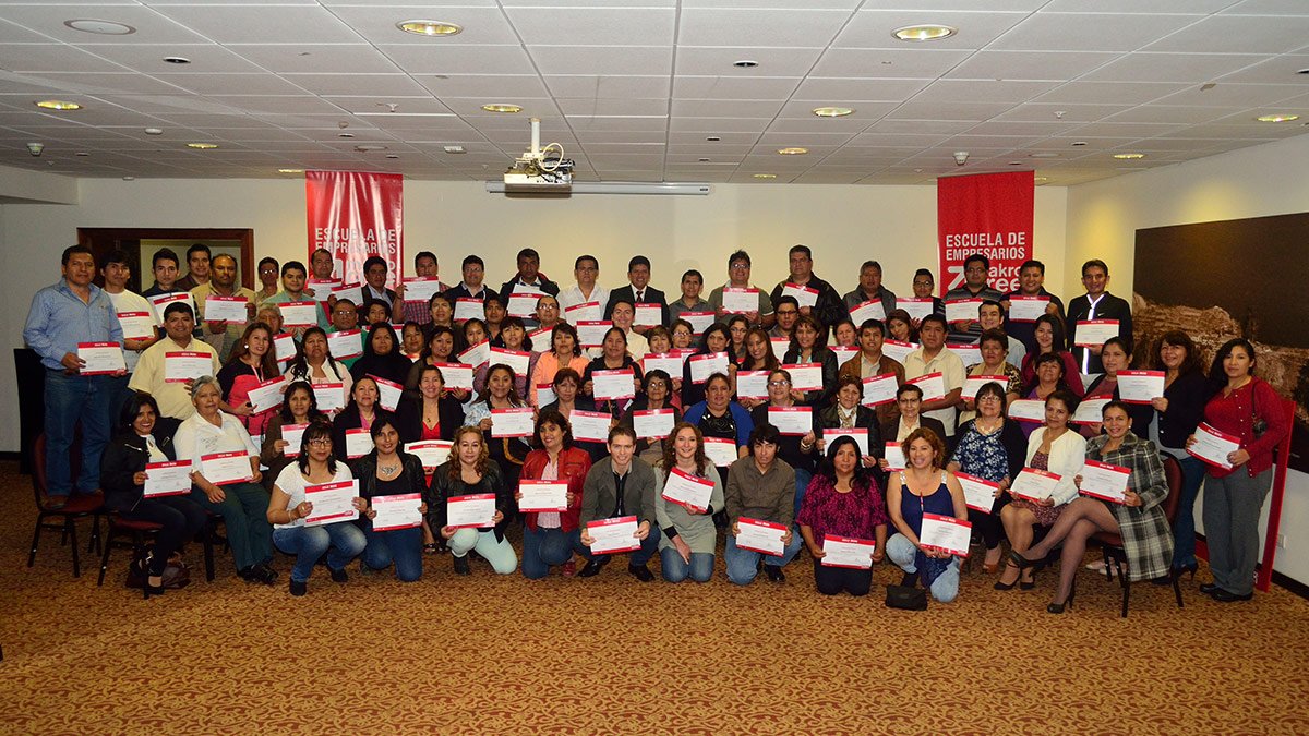 Aprenda y Makro gradúan a más de 100 empresarios en la Escuela de Empresarios Makro Cree